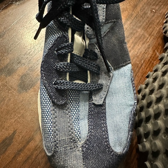 New Balance Blue Athletic Shoes with Lightweight Mesh Upper and Padded Tongue - Picture 4 of 6